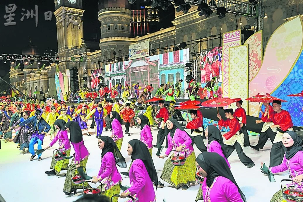 3500人巡游独立广场 “缤纷大马2026”展多元文化