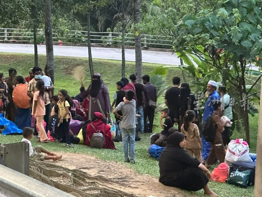 逾百难民聚集难民署办公室·警方:已带走百人助查 将清空现场