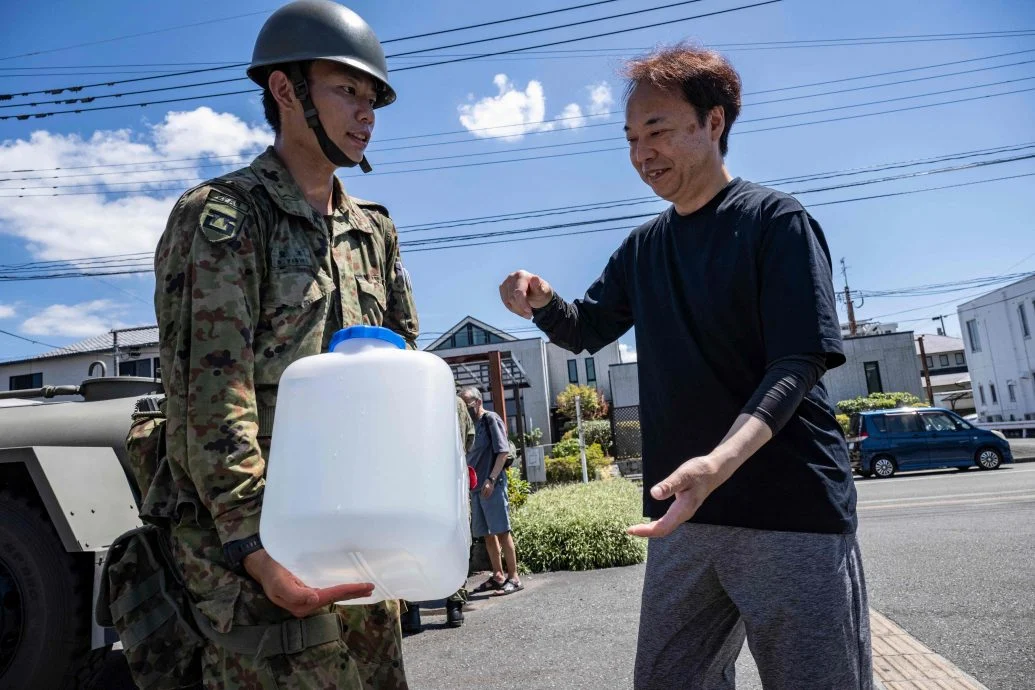 《熊本强震》19岁青年两度冲进瓦砾堆救回两命