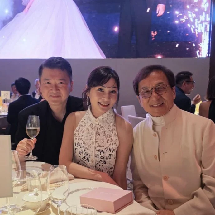 佘诗曼不是来马出席婚礼 与成龙谭咏麟香港贺豪门婚宴