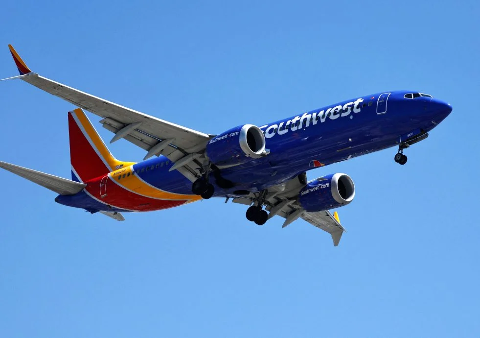 几经坠机波折 波音737MAX7客机终获美认证