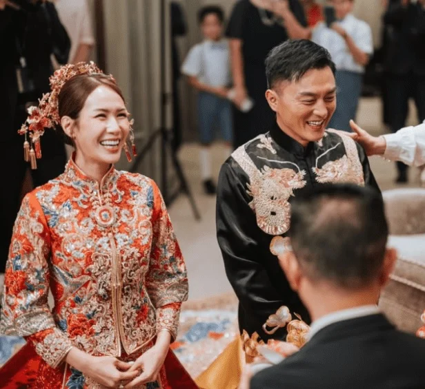 婚礼取消接新娘仪式 庄思明杨明给母亲敬茶哭了