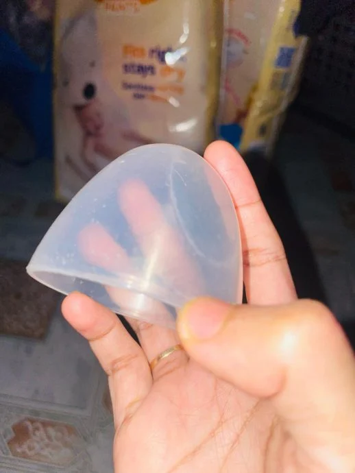 幼儿吸奶瓶盖险窒息 母亲发文警惕引关注