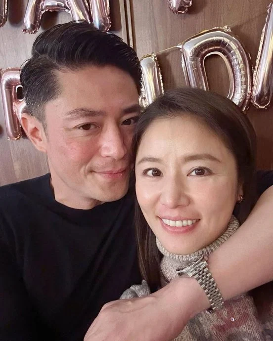 林心如夕阳下浪漫对视霍建华 难得放闪庆锡婚