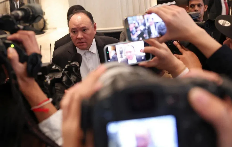 菲律宾防长:在南中国海问题上偏袒中国的官员应辞职