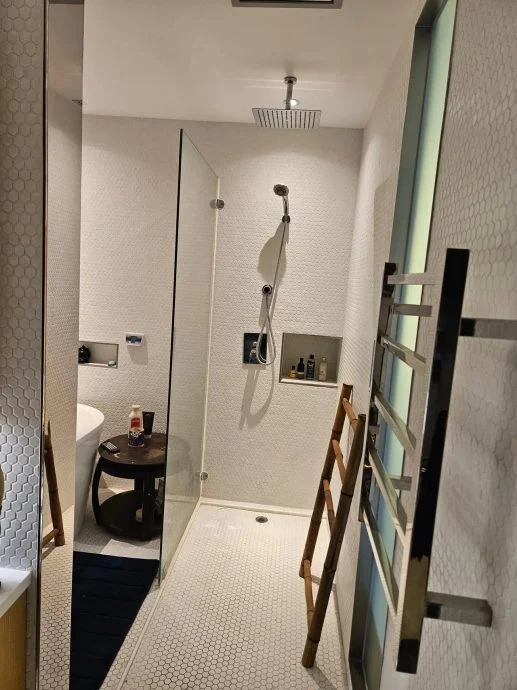 黄秋生遭疯传在台湾睡路边 晒奢华浴室照:我睡这个厕所