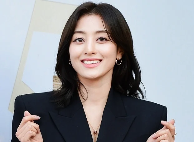 TWICE志效胞妹加入新女团 颜值宛如复制贴上