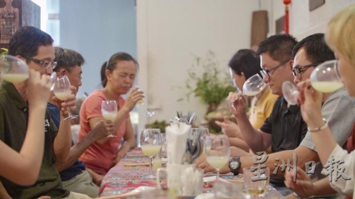 一场结合在地食材、本土食器和精湛厨艺的实验餐会,宾主尽欢后,催化了怡保第一届地方创生节的诞生。 一场结合在地食材、本土食器和精湛厨艺的实验餐会,宾主尽欢后,催化了怡保第一届地方创生节的诞生。