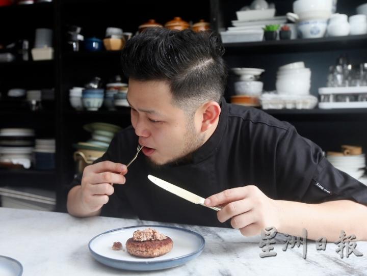从外观而言，如果人造肉配合汉堡包、酱汁或其他佐料，估计很难辨认出来。不过，有敏感味蕾的人，可以马上吃出这是一种豆制品，而非超市买到的肉类。