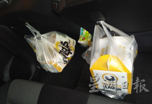 虽然汽车送餐灵活度不如摩哆,但刘键源认为,汽车有送多份订单的优势。 虽然汽车送餐灵活度不如摩哆,但刘键源认为,汽车有送多份订单的优势。