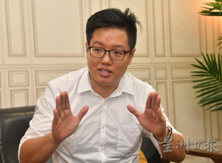 张安翔不否认移工和难民的环境和卫生情况不太良好，因此会教育他们防疫知识。