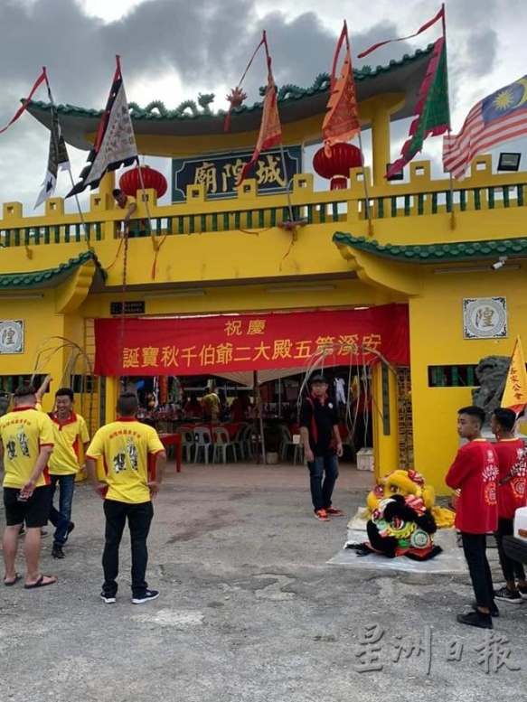 林梦的东岳寺城隍庙大二爷伯庙原本在汶莱,后来因汶莱限制神庙的数量,只好搬迁到林梦边界。