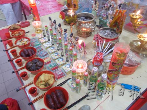 广府人祭祀七仙女。 广府人祭祀七仙女。