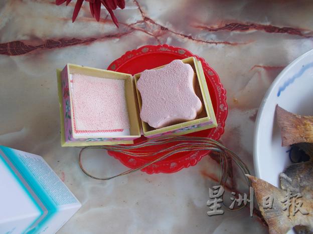 福建人祭品的海棠粉(金钱粉)。 福建人祭品的海棠粉(金钱粉)。