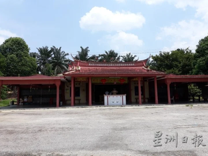 1968年建造的玉射北帝庙的新庙,庙的屋顶带有岭南建筑风格 。