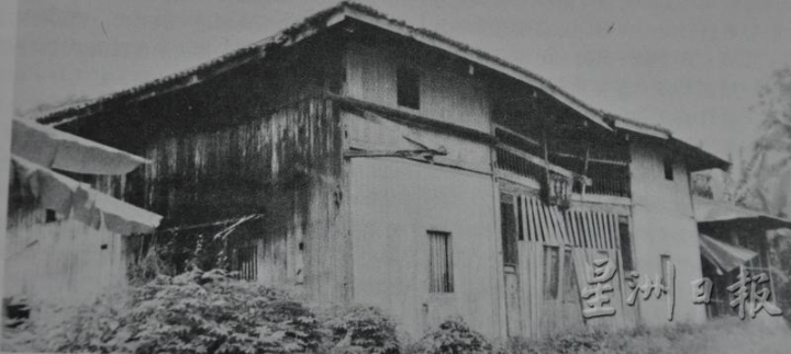 港主袁财源于1893年在北帝庙现址的前端建造一座两层楼高，类似四合院的房子，充当住所、办公室和牢房的同时，也收容刚来南洋的同乡侨胞。当时的人都称这座四合院为“大厝”。