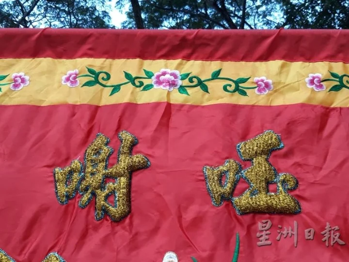 加了口的玉射并没有为当地加上多少人口,所以,玉射就保持原来的写法。