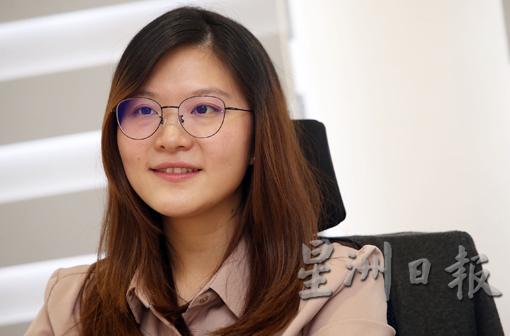 黄晶晶指出,现代社会越来越繁忙,生活的步伐越来越快,而人的内心会渴望平静,达到舒缓的感觉,也就是我们说的“疗愈” 黄晶晶指出,现代社会越来越繁忙,生活的步伐越来越快,而人的内心会渴望平静,达到舒缓的感觉,也就是我们说的“疗愈”