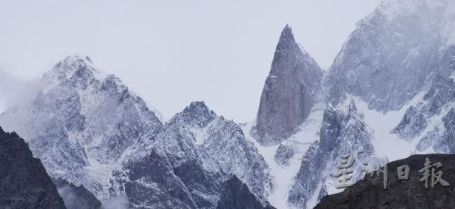 天气晴朗时，在罕萨可以眺望6000米高的LadyFinger Peak。

