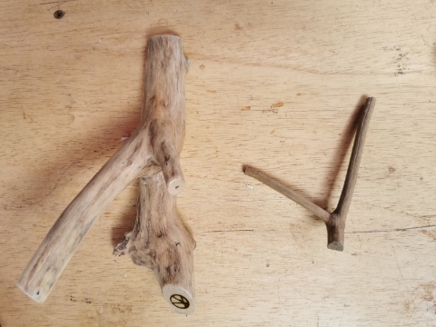 树枝天然的形状可作成各式各样的勾子。