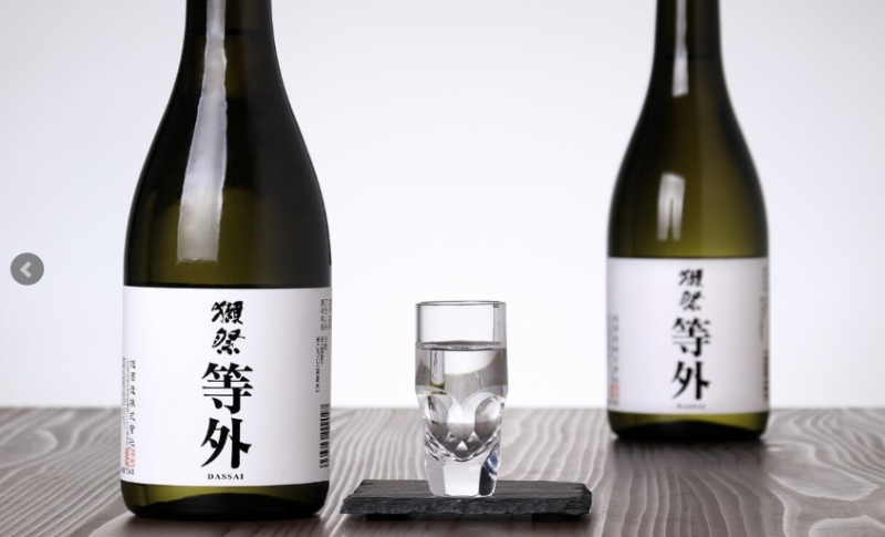 知名的清酒藏元“獭祭”有感于农家处理碎米的损失，将这些碎米收购以后，酿造成了“獭祭等外”以及“獭祭等外23”。