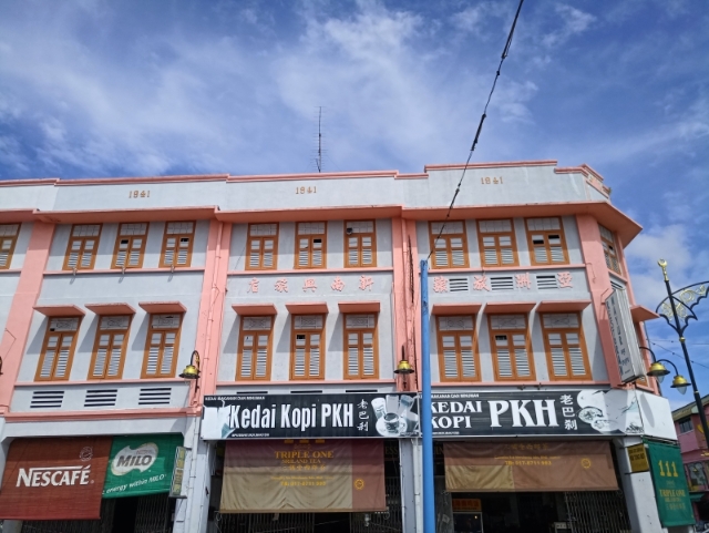 1941老巴刹经过时光转移,仅剩一间店面,几个卖食档口。