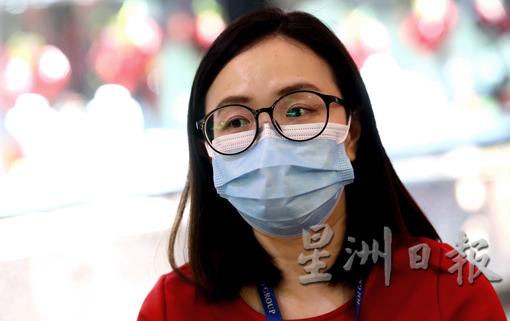 柯婉慧说,广告与促销部主要负责商场的宣传和促销活动。 柯婉慧说,广告与促销部主要负责商场的宣传和促销活动。