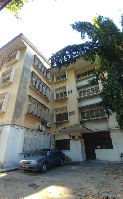 怡保胡日皆父子公司的现代式公寓,城市华人从店屋楼上居住空间发展到公寓式居住环境,象征著一个大时代转变。