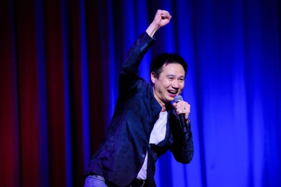 林有信认为即兴演出不是很可靠，想要戳中观众的笑穴只能全凭运气。