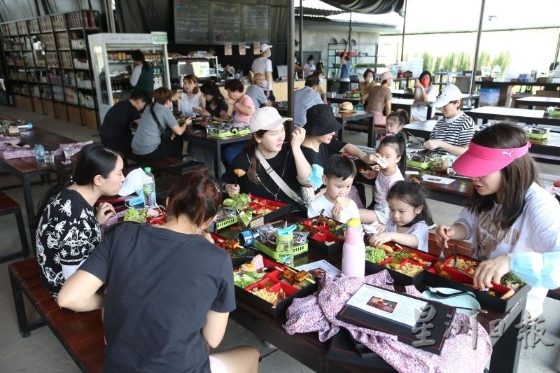 城市边陲有片可以让大家在大自然里充电、聚餐和体验亲子时光的天地。