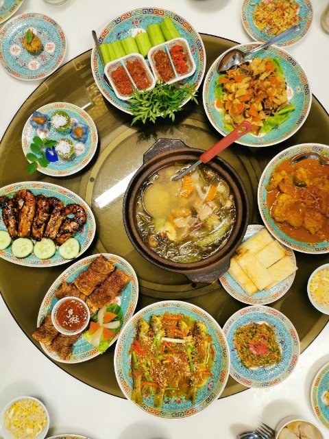 吃饭,不只是喂饱肚子,也喂饱了心灵和脑袋。