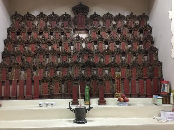 七宫仙女庙的内堂旧时安放着历代主持和在这里居住的妈姐的灵位,目前灵位已移至墓园供奉。(受访者提供)