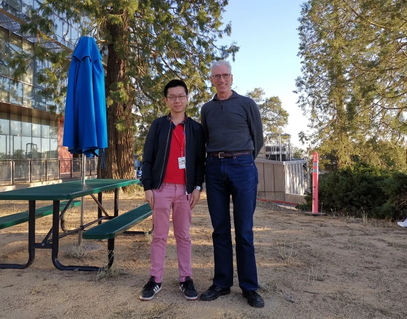 王伟俊与美国劳伦斯伯克利国家实验室的导师Joel Ager教授。 王伟俊与美国劳伦斯伯克利国家实验室的导师Joel Ager教授。