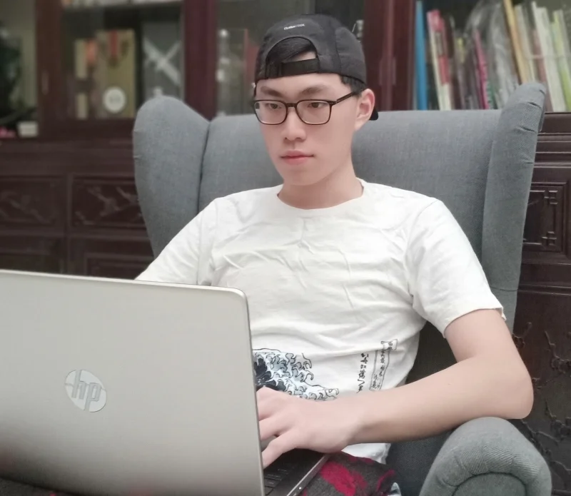 王永勋自学编程,一步一脚印创立JomStudy,目前一边读大学,一边经营这个下载量超过两万的应用程式。(照片由受访者提供) 王永勋自学编程,一步一脚印创立JomStudy,目前一边读大学,一边经营这个下载量超过两万的应用程式。(照片由受访者提供)