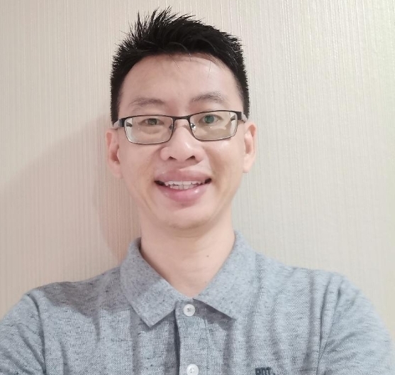曾嘉彬:面对日新月异的科技,就业市场迅速变迁,学生不能只懂得单一领域的知识,还得多掌握其他方面的知识。 曾嘉彬:面对日新月异的科技,就业市场迅速变迁,学生不能只懂得单一领域的知识,还得多掌握其他方面的知识。