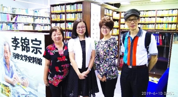 与玉蓉(左起)、伍燕翎、陈蝶在一起。(海凡提供照片) 与玉蓉(左起)、伍燕翎、陈蝶在一起。(海凡提供照片)