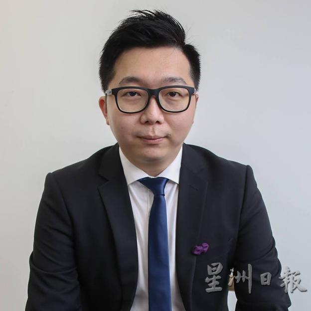 陈键汉建议使用手机投资应用时,不要忽视手机资安和隐私问题,谨慎地查阅所下载的手机应用有没有要求过多的权限。 陈键汉建议使用手机投资应用时,不要忽视手机资安和隐私问题,谨慎地查阅所下载的手机应用有没有要求过多的权限。