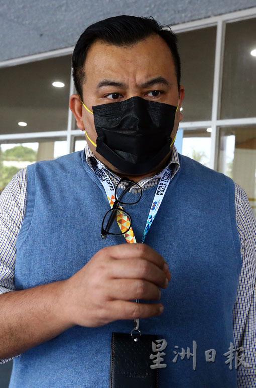 弗兹特别恳请民众只身赴约,除非是乐龄或身障人士才需陪同,以减少人潮。 弗兹特别恳请民众只身赴约,除非是乐龄或身障人士才需陪同,以减少人潮。